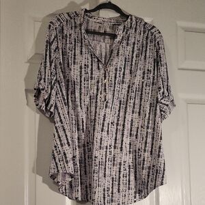 Women's Black and White Patterned Shirt
